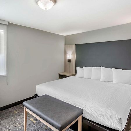 Best Western Plus Weston Inn Logan Exterior photo
