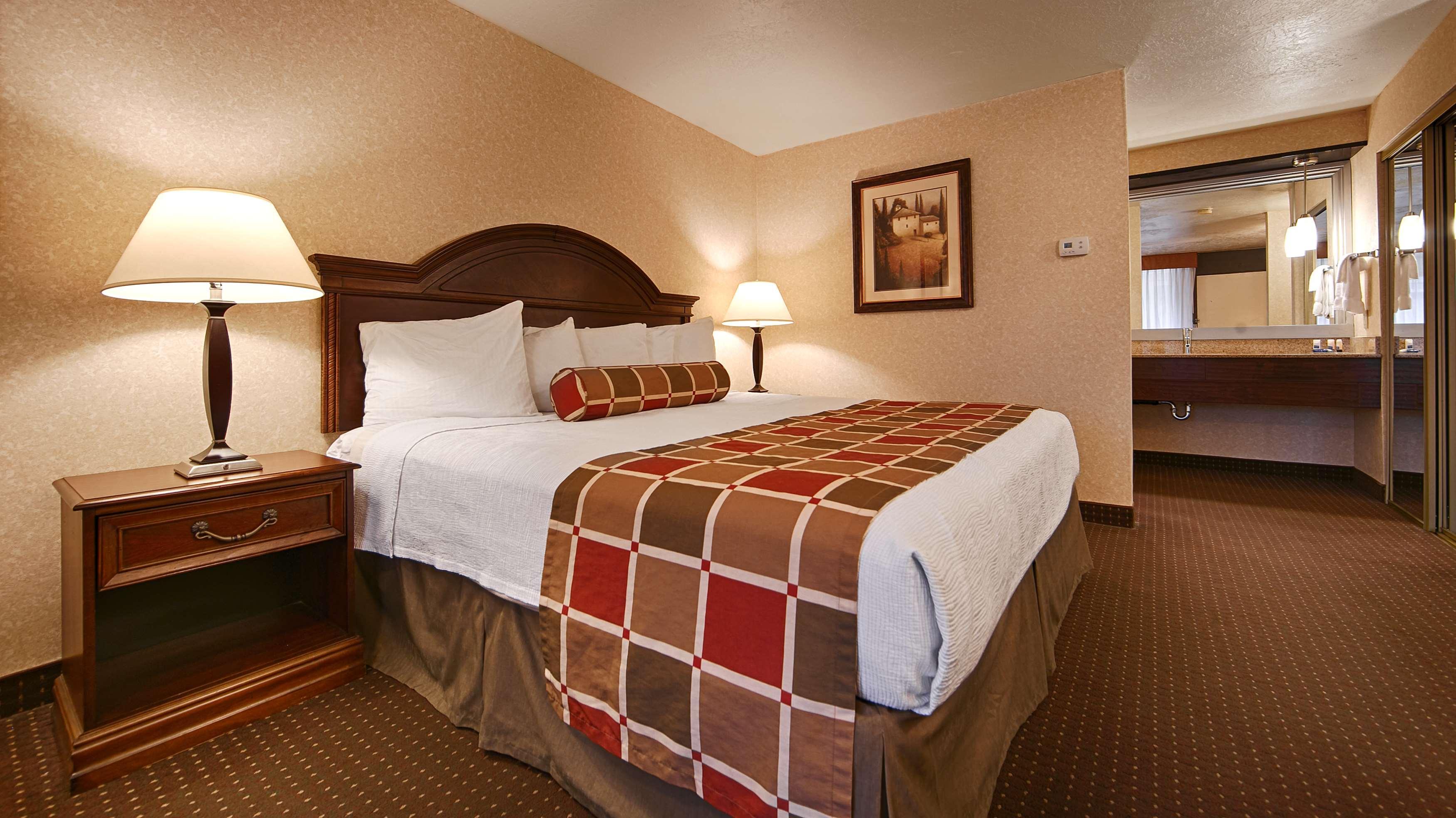Best Western Plus Weston Inn Logan Exterior photo