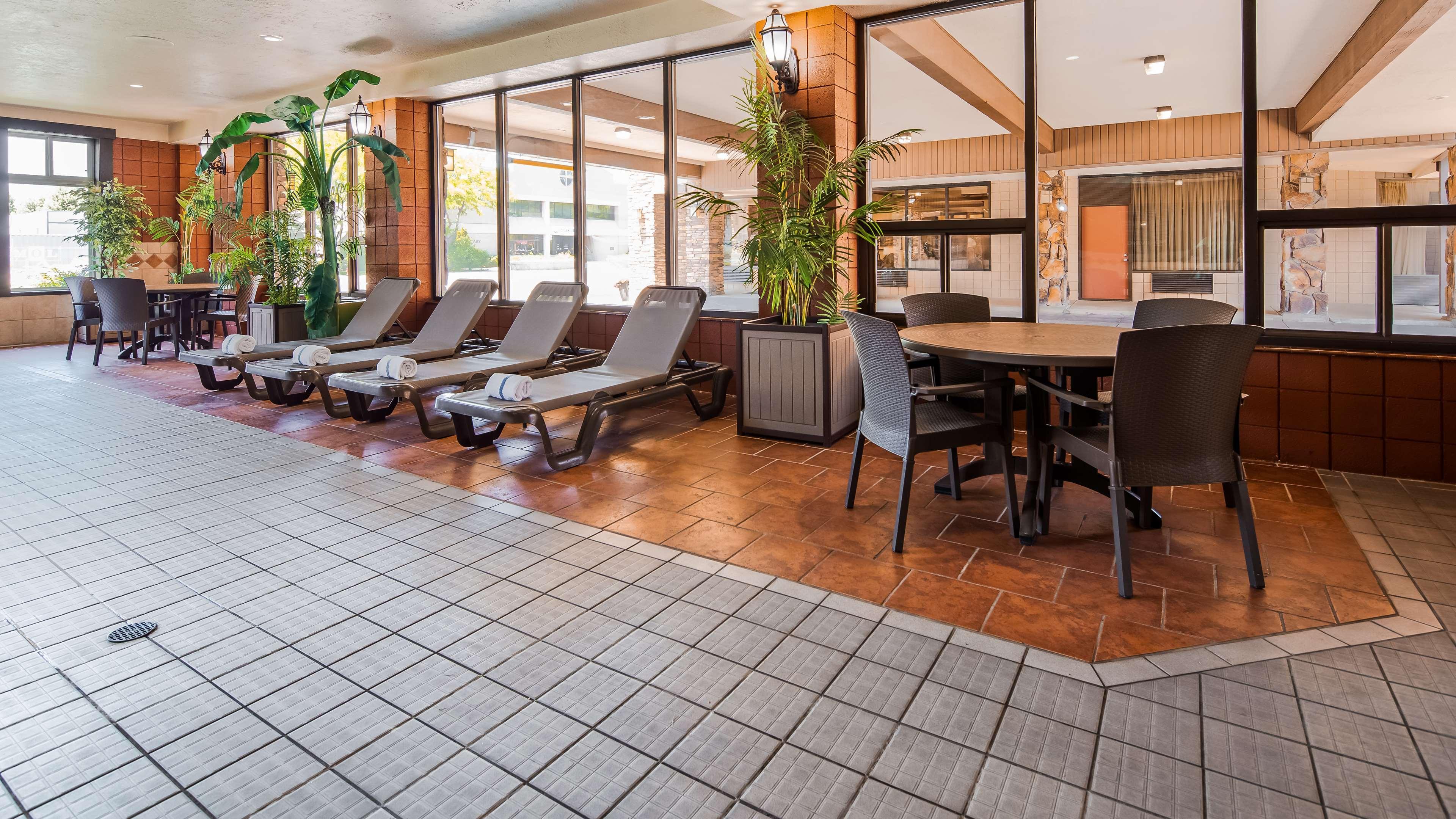 Best Western Plus Weston Inn Logan Exterior photo